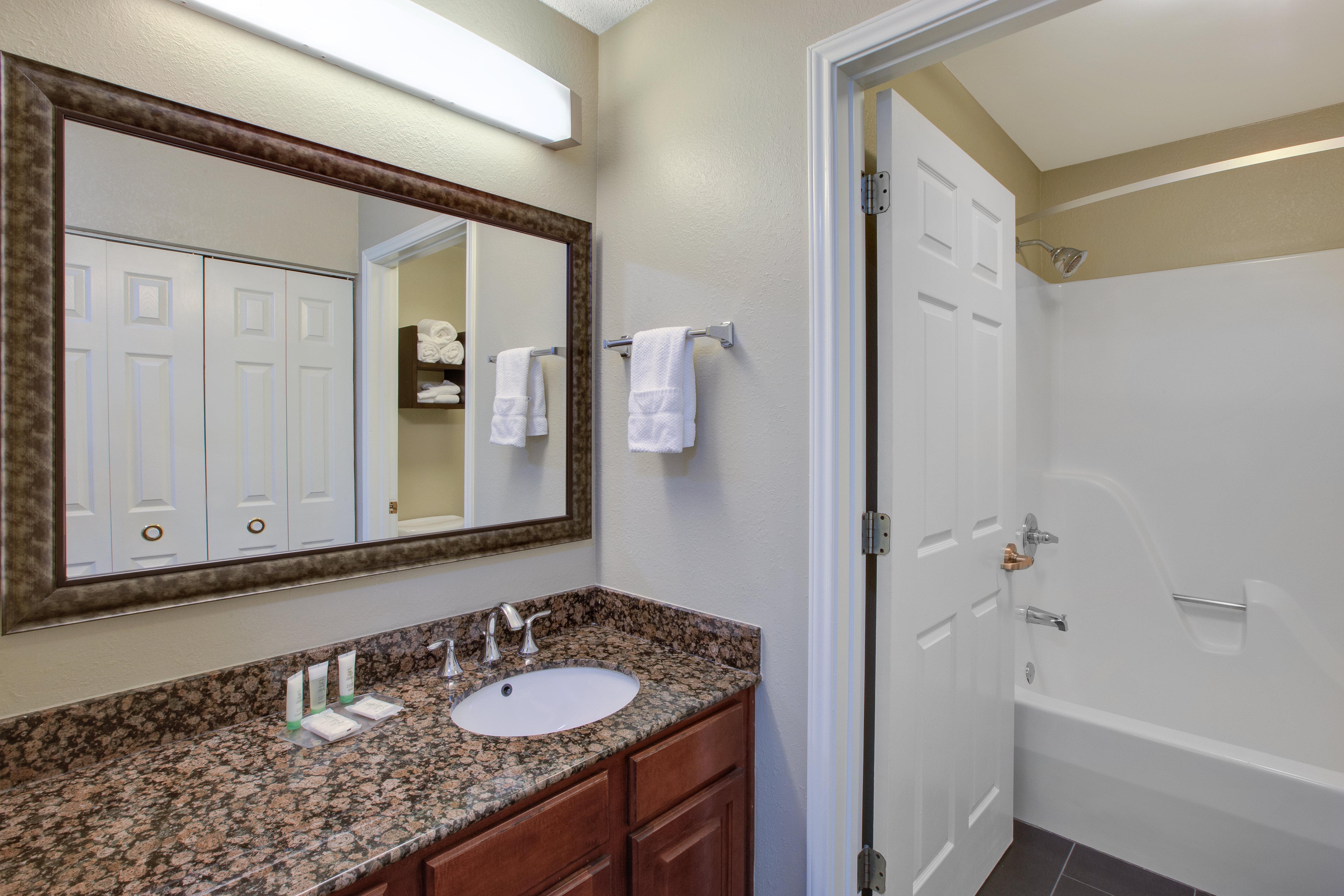 Staybridge Suites Louisville - East By Ihg Екстериор снимка