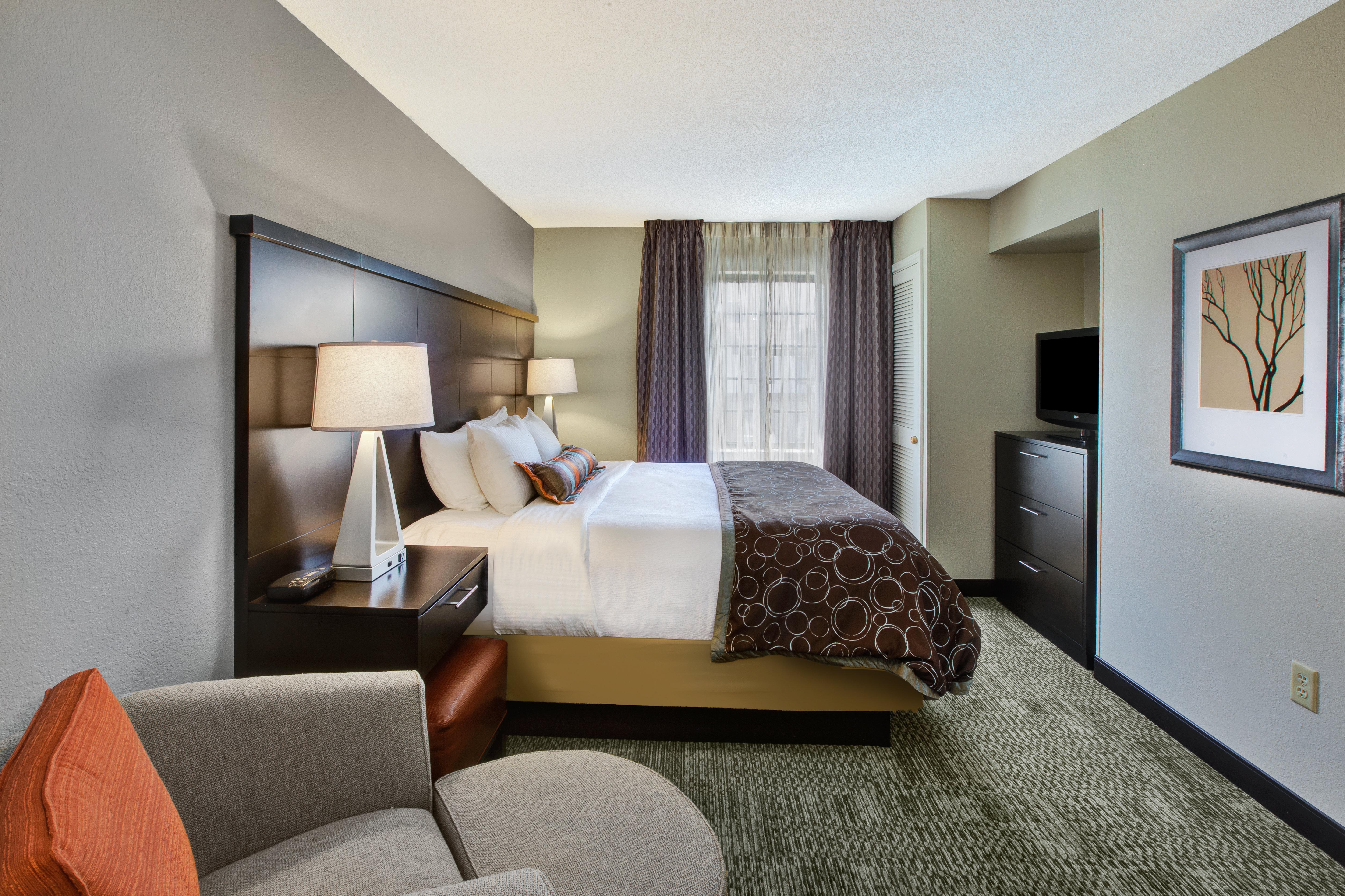 Staybridge Suites Louisville - East By Ihg Екстериор снимка