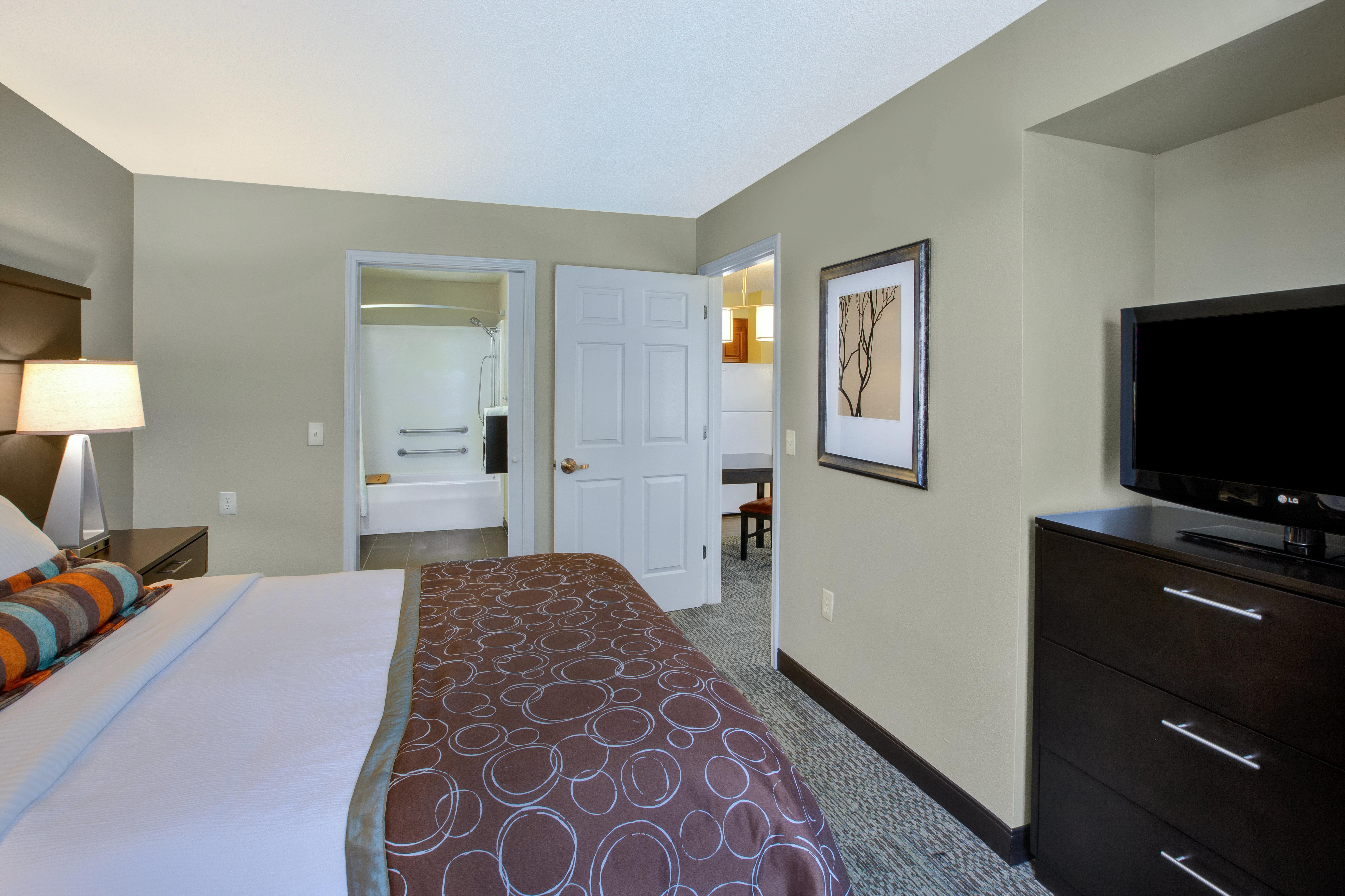 Staybridge Suites Louisville - East By Ihg Екстериор снимка