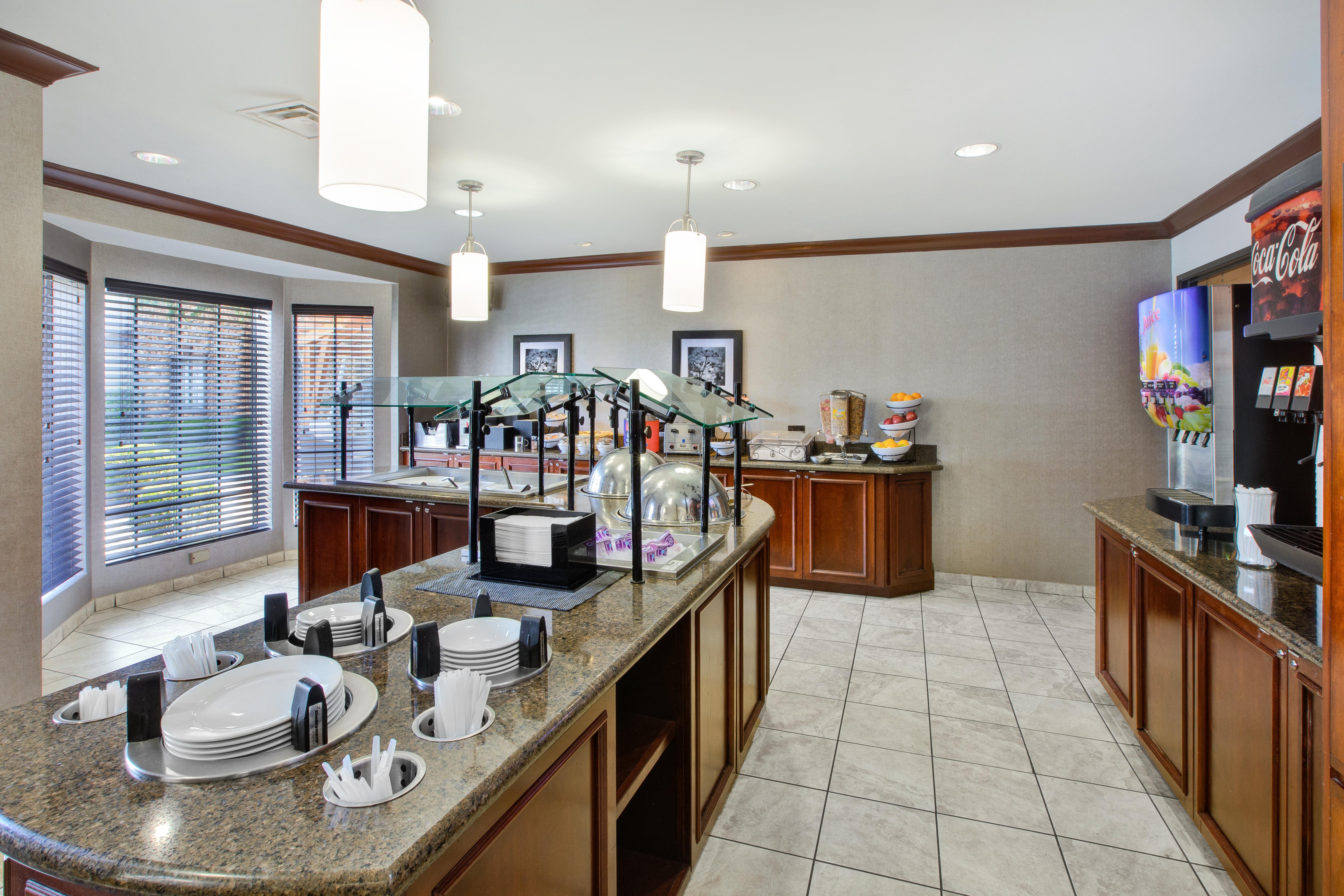 Staybridge Suites Louisville - East By Ihg Екстериор снимка