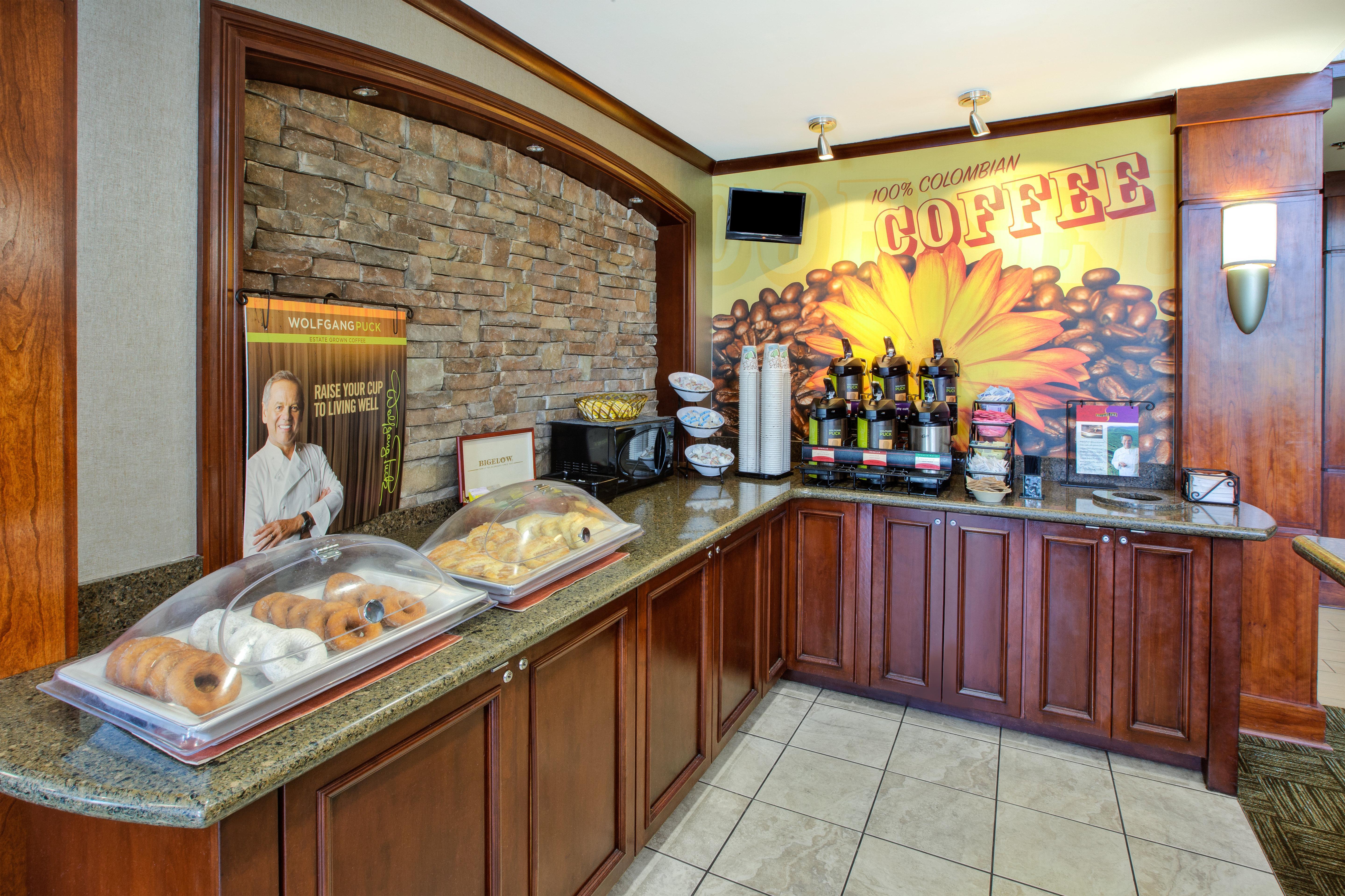 Staybridge Suites Louisville - East By Ihg Екстериор снимка
